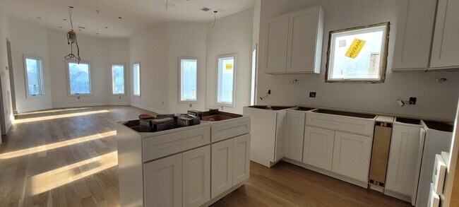 Building Photo - 38 Radcliffe Rd