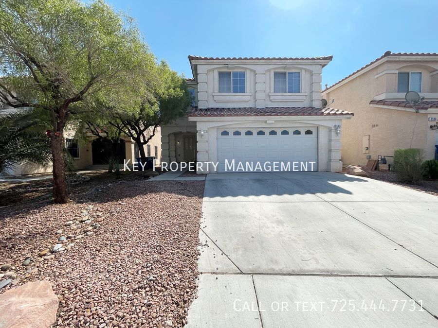 Primary Photo - 4 BED, 2.5 BATH 2 STORY HOME W/ EASY FREEW...