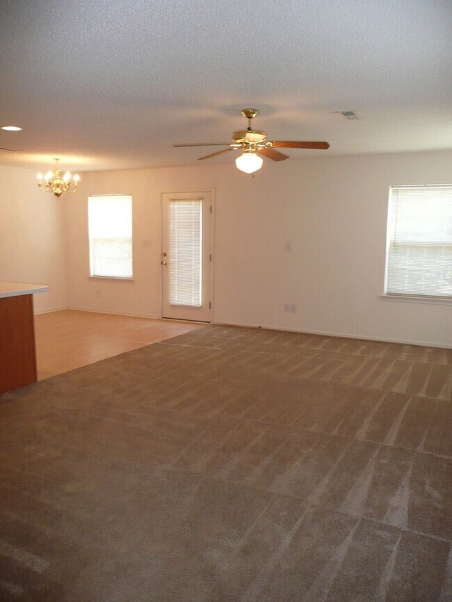 Building Photo - 147 Springwood Ln