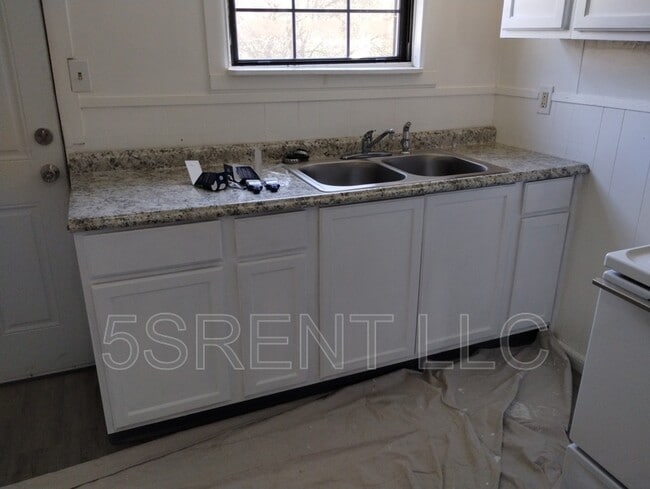 Photo - 240 S Mary Ellen St Apt D