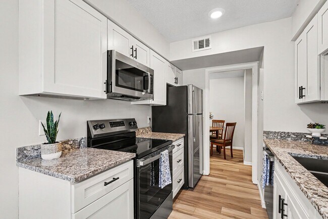 Building Photo - Heatherwood Apartments