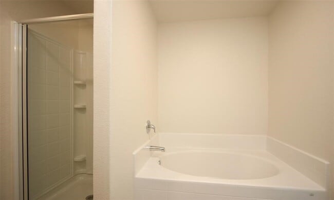 Building Photo - 545 Bains St