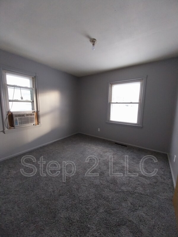 Building Photo - 15800 Puritas Ave