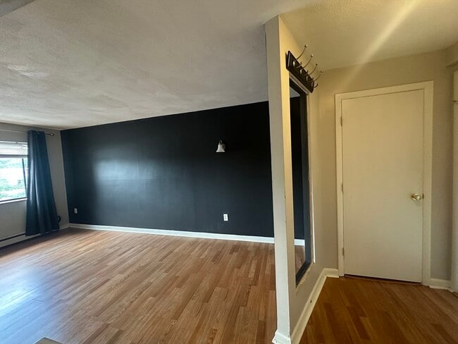 Building Photo - 915 Edgell Rd
