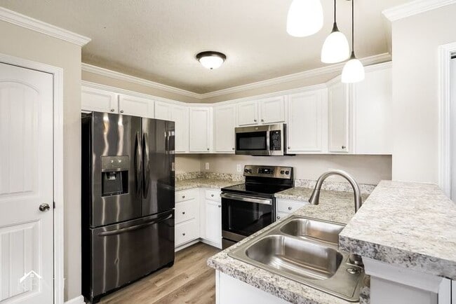 Building Photo - 113 Golf Club Cir