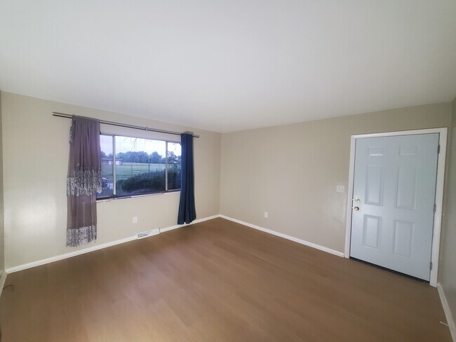 Foto del edificio - 961 S Waverly St