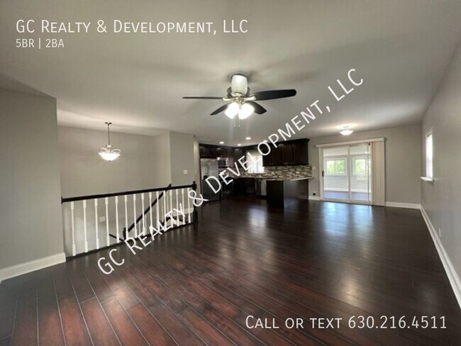 Building Photo - ***STREAMWOOD - RAISED RANCH / 5 BDRM / 2 ...