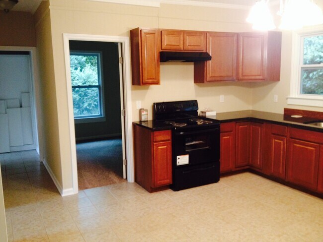 Building Photo - 3 Bedroom 2 Bathroom JUST RENOVATED Lawnca...