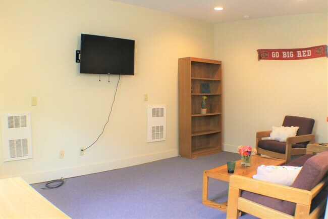 Aces 9 Living Room - 213 Williams St