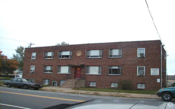 Primary Photo - 8175 Loretto Ave