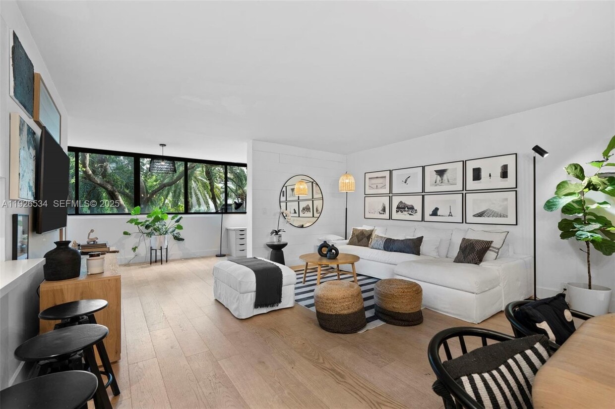 Foto principal - 141 Crandon Blvd