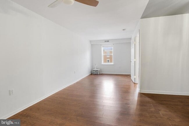 Building Photo - 240 W Girard Ave