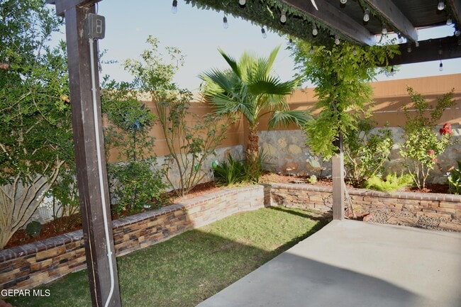 Building Photo - 12912 Runway Ave