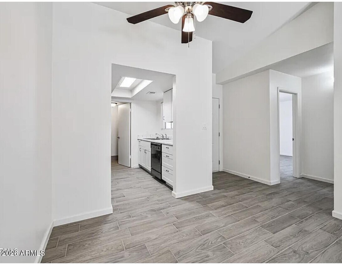 Building Photo - 619 S Pioneer