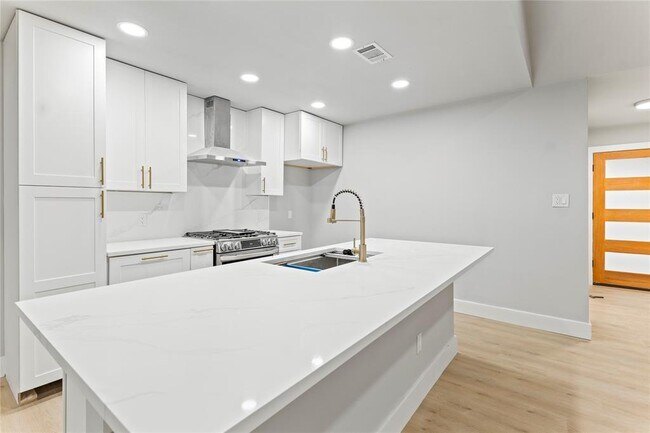 Building Photo - 3907 Carmel Dr