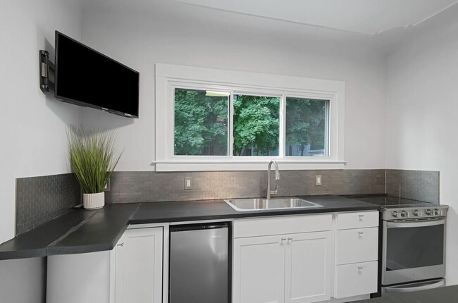 Foto del edificio - 626 Michigan St NE