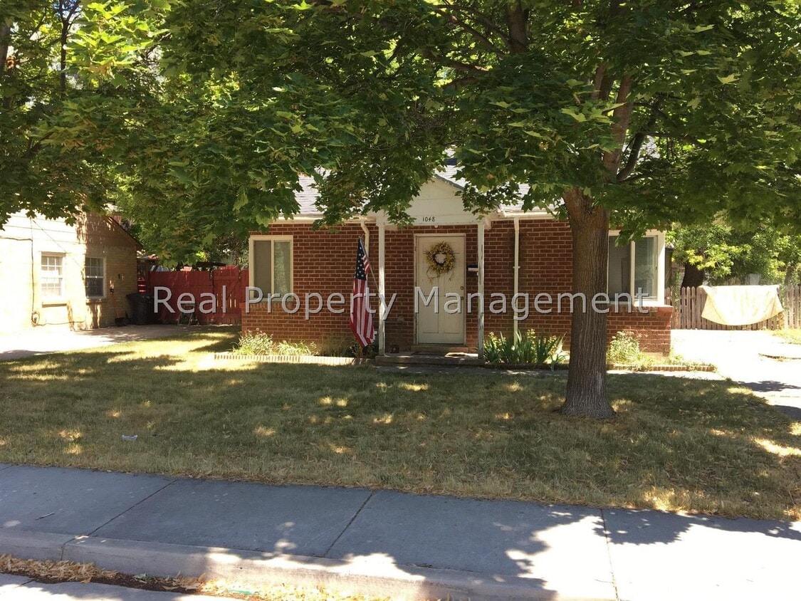 Foto principal - A Cute 2 Bed, 1 bath home! Available in Oc...