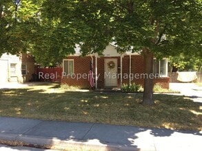Building Photo - 1048 Crescent Dr
