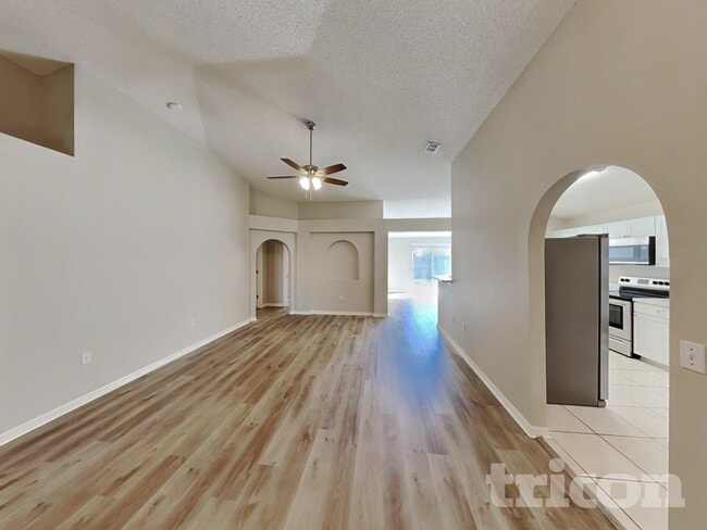 Foto del edificio - 7354 High Bluff Rd N