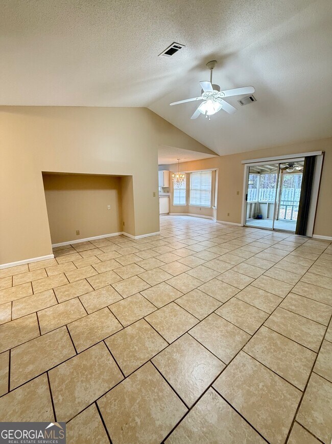 Foto del edificio - 504 Woodbridge Rd