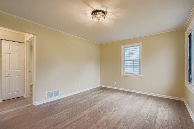 Foto del edificio - 14827 Kenneth Ave