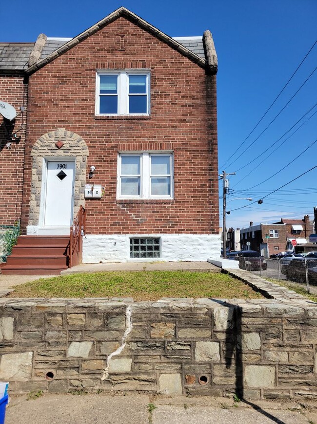 Building Photo - 3901 Elsinore St