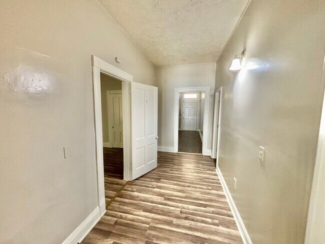 Foto del edificio - 2612 Hale Ave