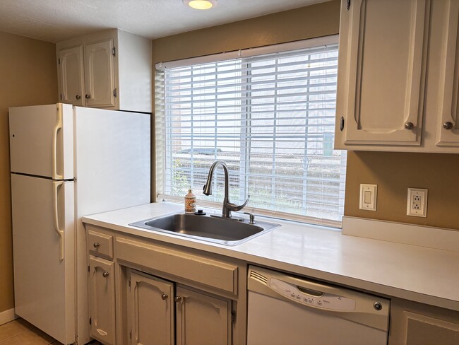 Foto del edificio - 3154 Country Club Dr