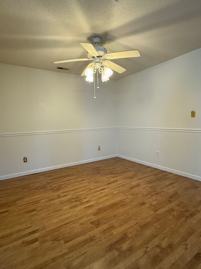 Foto del edificio - Not to be Missed on Heritage Square!