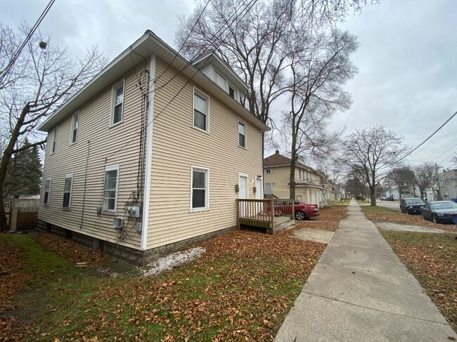 Building Photo - 111 Gunnison Ave SW