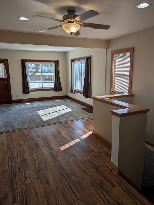 Foto del edificio - 409 2nd Ave NW