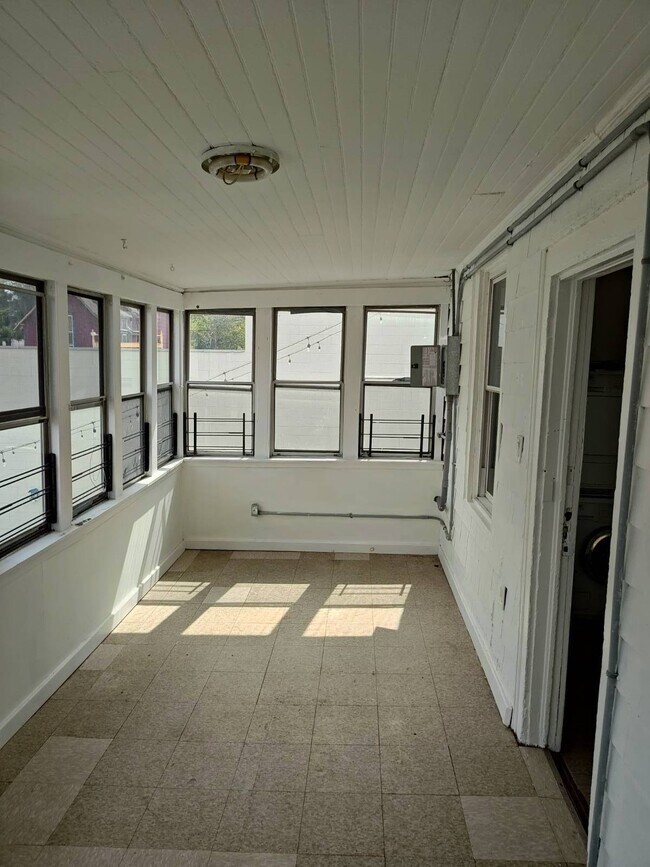 Foto del edificio - 33 Clinton Ave
