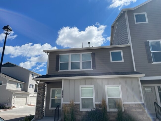 Building Photo - Like new 3 bedroom townhome with attached ...