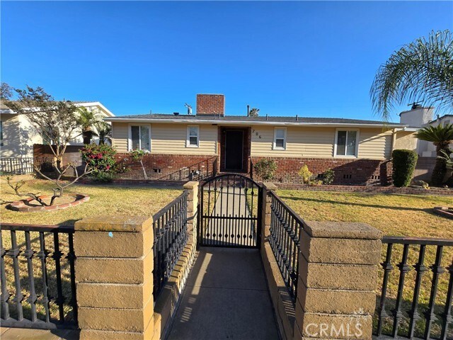 Foto del edificio - 706 W Orangethorpe Ave
