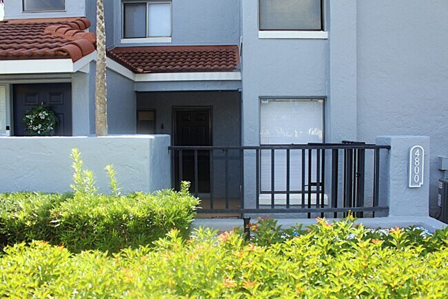 Foto del edificio - Lovely Condo for rent  ( New Lower Price)