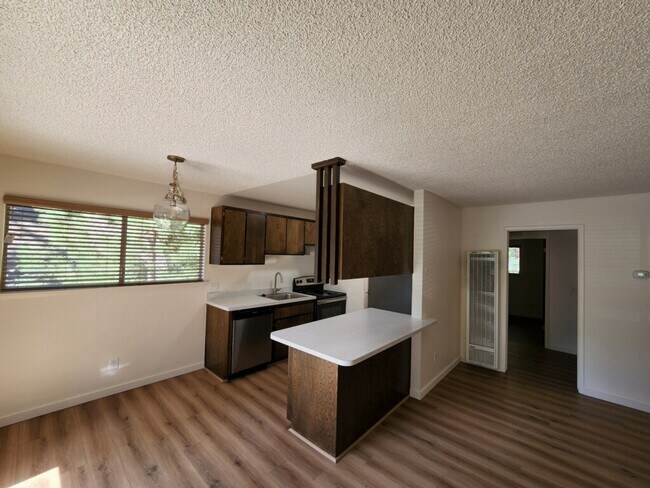 Foto del edificio - 609 Village Blvd