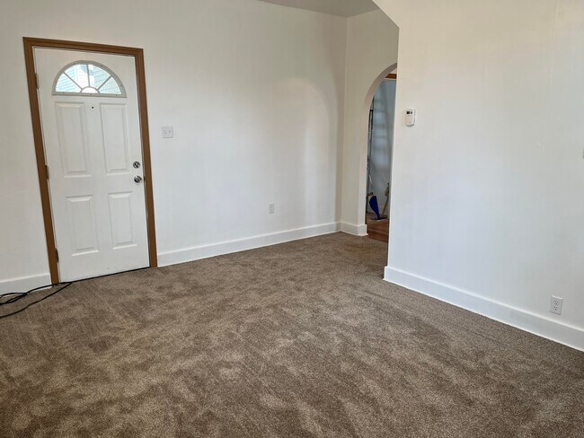 Livingroom - 909 Idlewood Ave