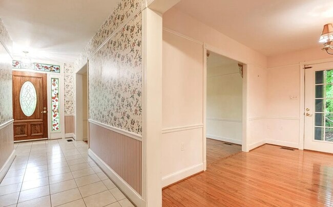 Building Photo - 6814 Braddock Rd