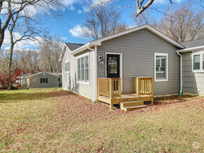 Building Photo - 10 Settlers Ln