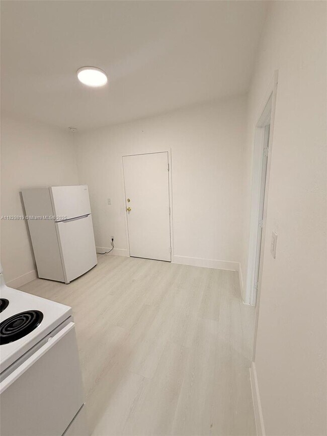 Foto del edificio - 871 SW 3rd St