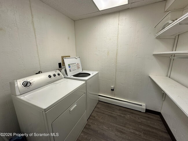 Building Photo - 548 Main St