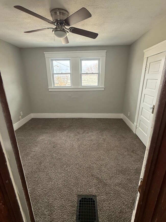 Building Photo - 3 BDRM HOUSE FOR RENT