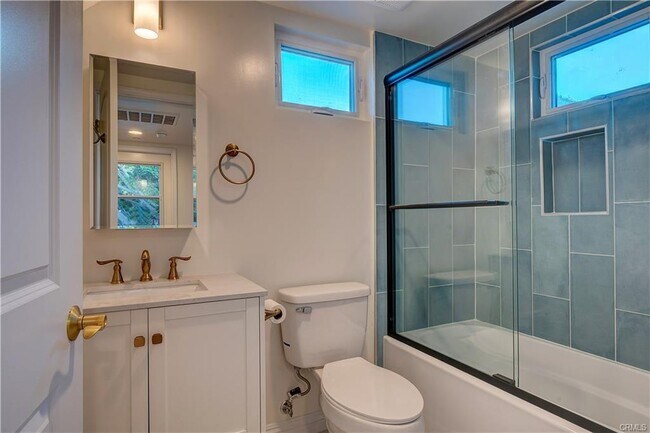 Foto del edificio - 1048 Maple St