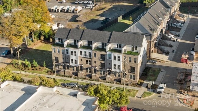 Building Photo - 12147 Brooklyn Ave