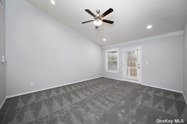 Building Photo - 112 Village Green Dr
