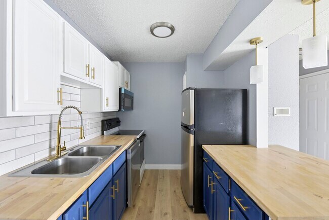 Foto del edificio - 2750 Holly Hall St