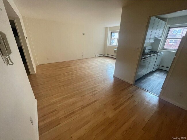 Foto del edificio - 80 E Hartsdale Ave