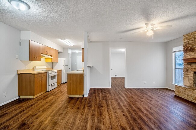 Foto del edificio - 3 Bedroom, 2 Bath Duplex in Round Rock with 1 Car Garage