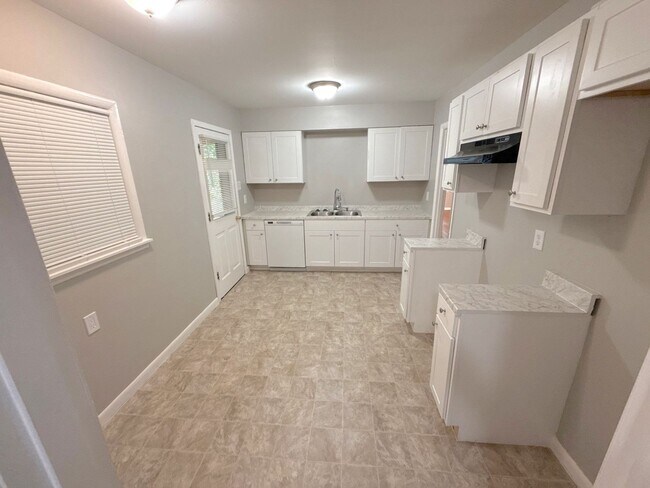 Foto del edificio - 1711 Myrna Ln