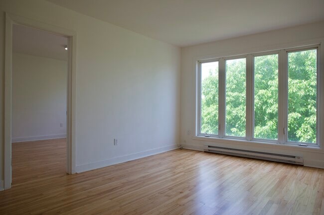 Building Photo - 795 Rue Rouillier